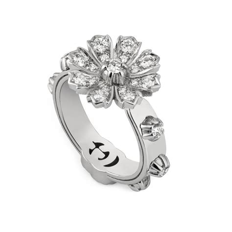 18ct white gold gucci ring